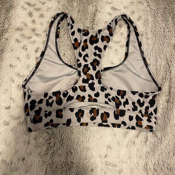 Sports bra with cut out - Picture 3 of 4